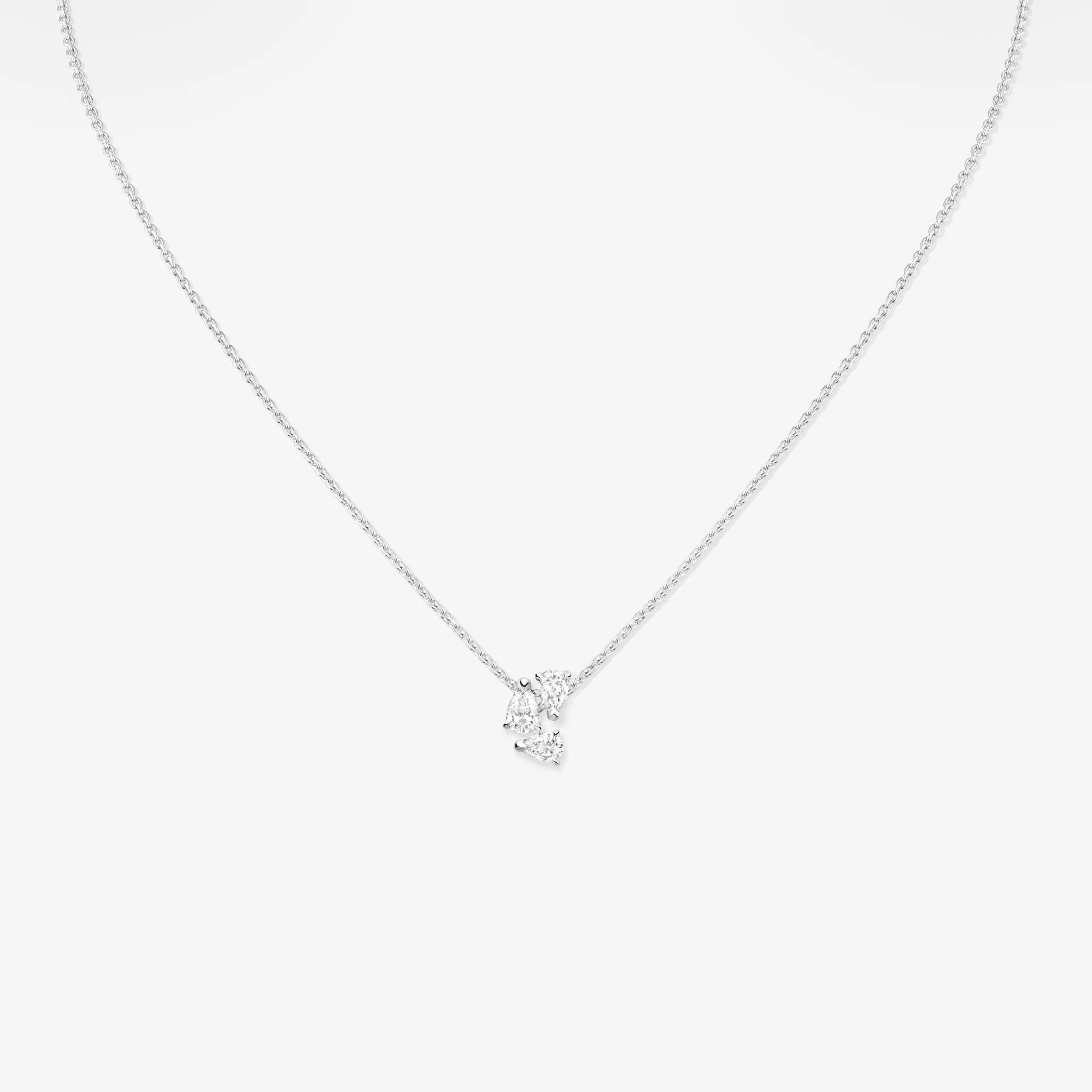 Serti sur Vide pendant set with 3 diamonds